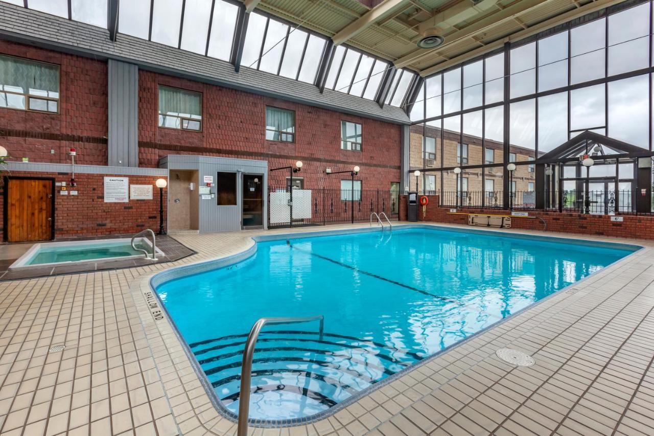Quality Inn & Conference Centre Мидланд Екстериор снимка