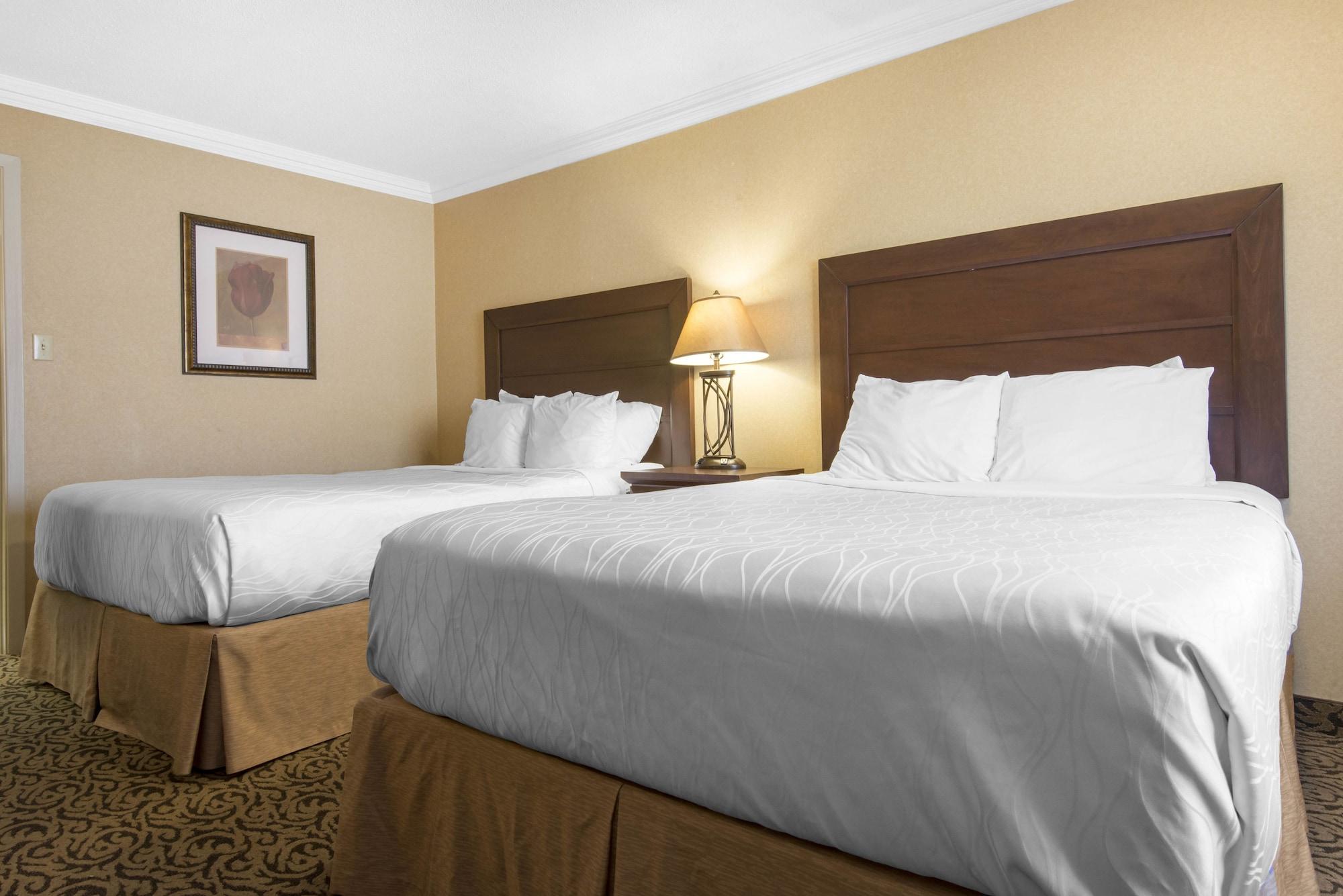 Quality Inn & Conference Centre Мидланд Екстериор снимка