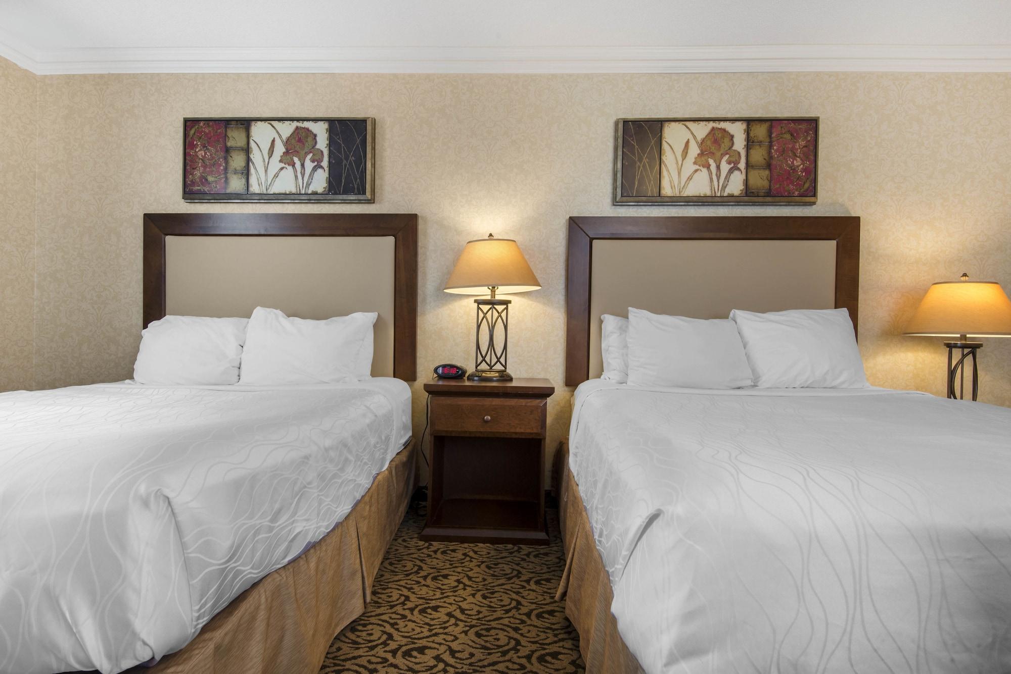 Quality Inn & Conference Centre Мидланд Екстериор снимка