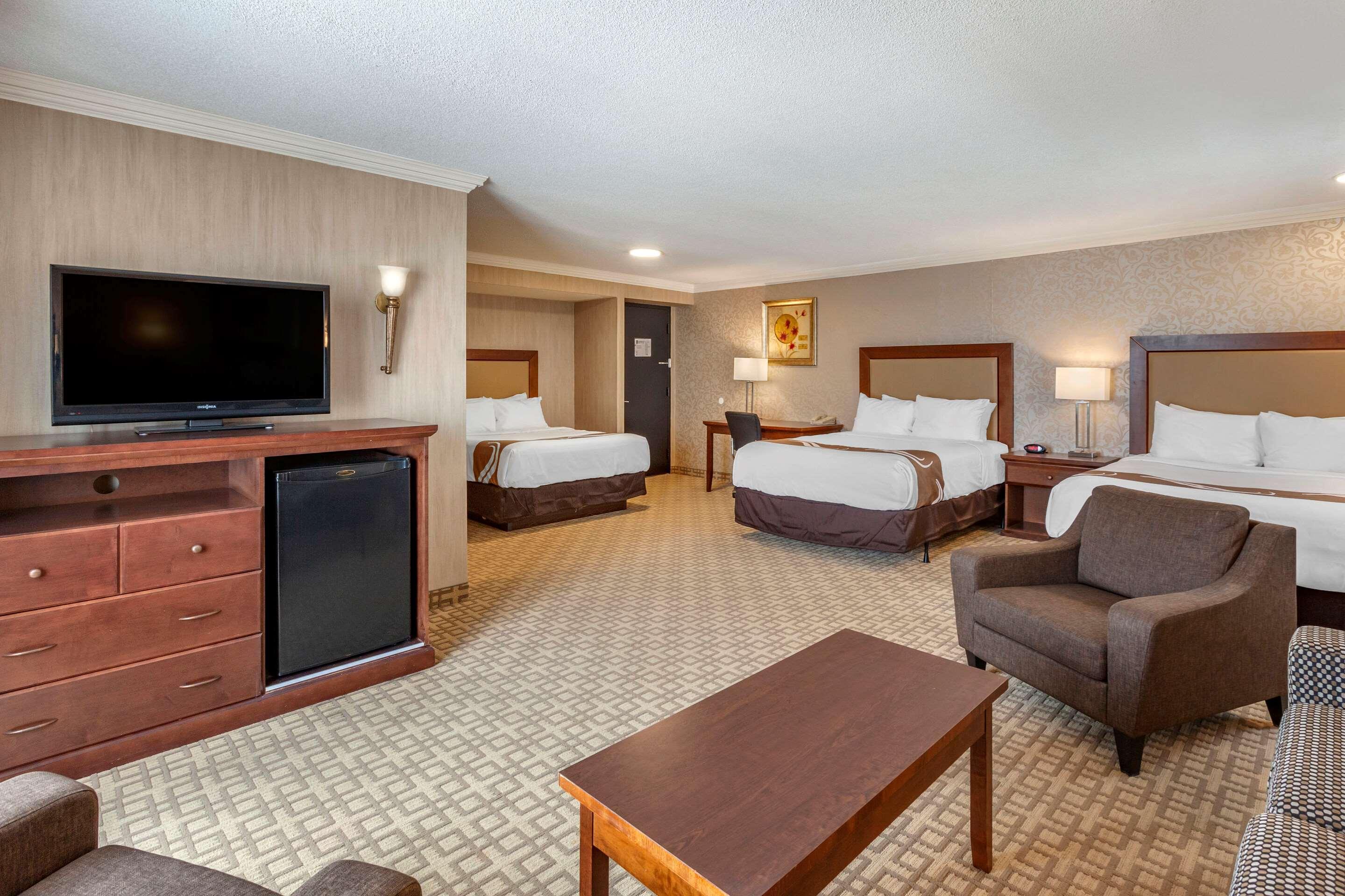 Quality Inn & Conference Centre Мидланд Екстериор снимка