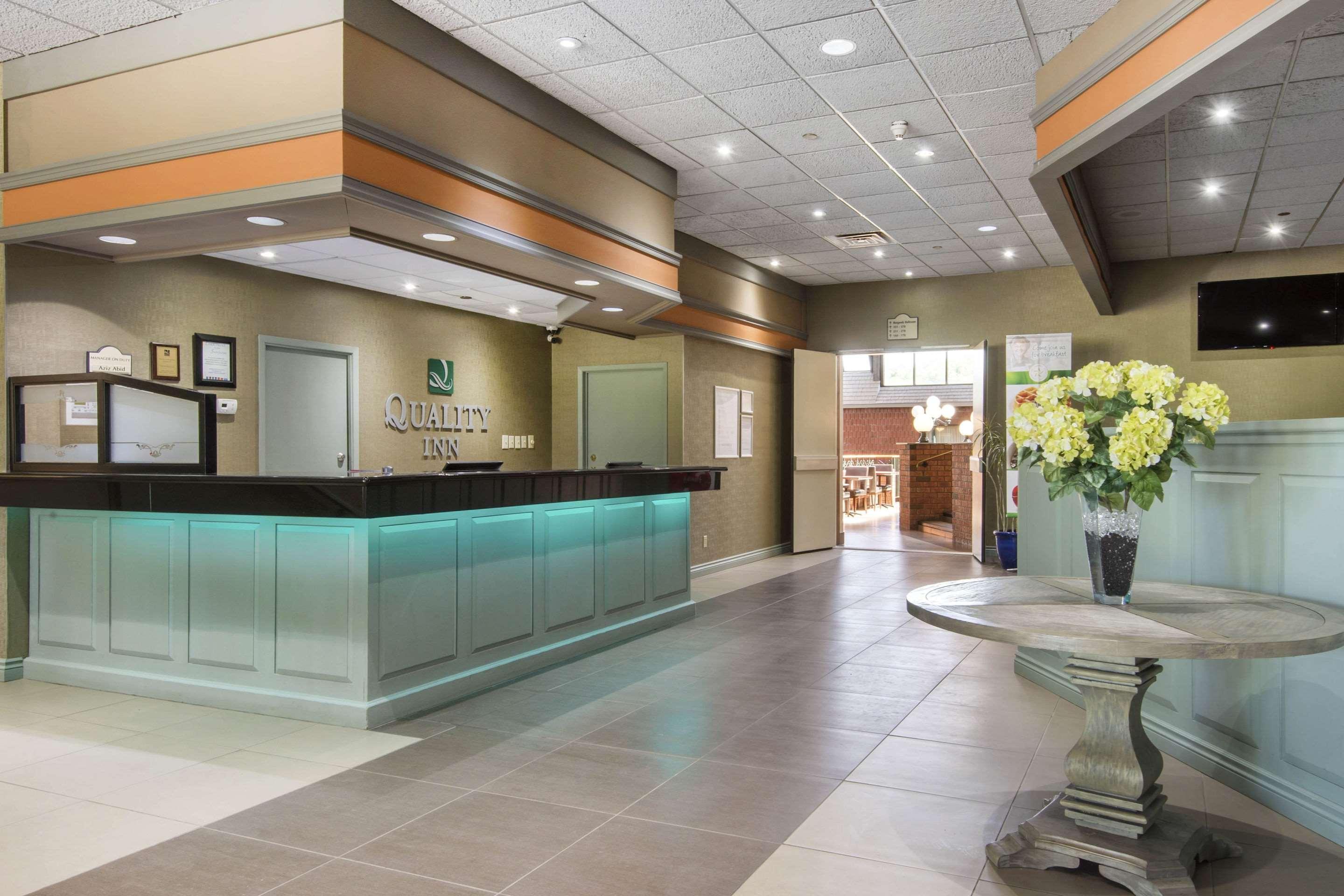 Quality Inn & Conference Centre Мидланд Екстериор снимка