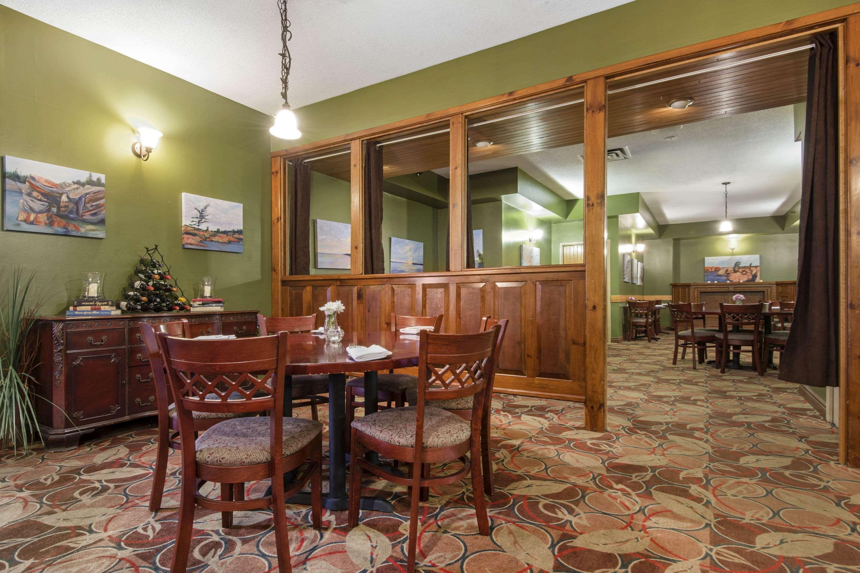 Quality Inn & Conference Centre Мидланд Екстериор снимка