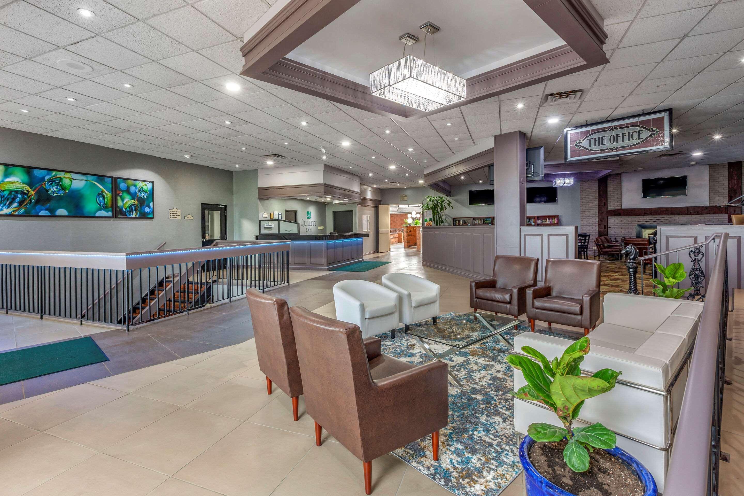 Quality Inn & Conference Centre Мидланд Екстериор снимка