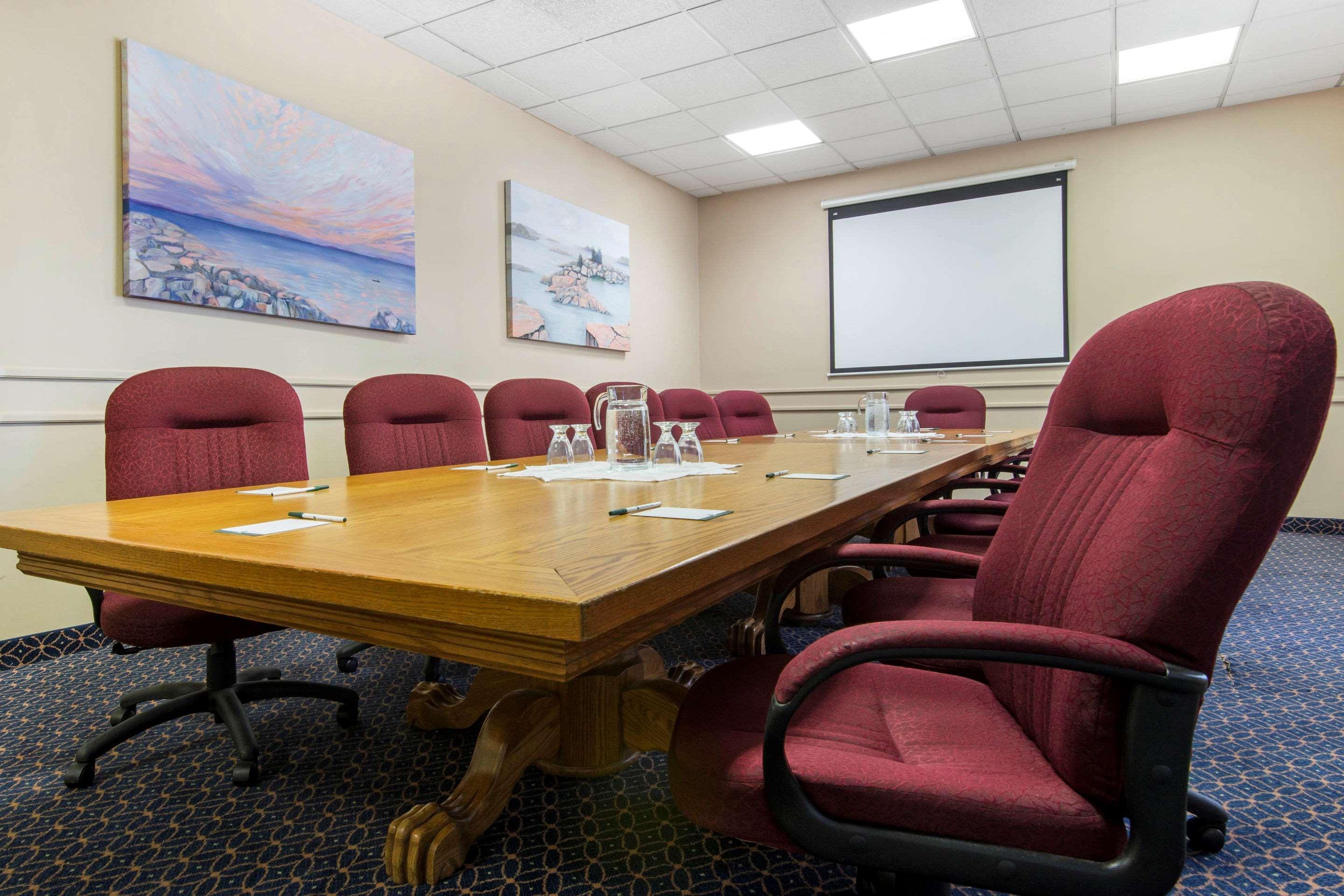Quality Inn & Conference Centre Мидланд Екстериор снимка