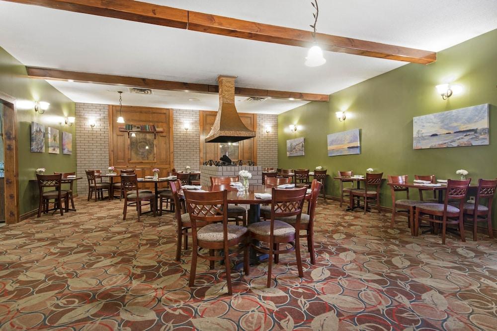 Quality Inn & Conference Centre Мидланд Екстериор снимка