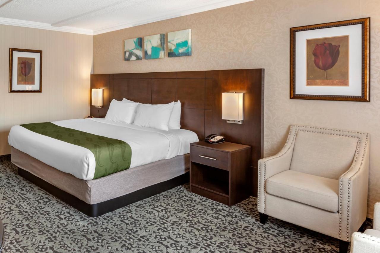 Quality Inn & Conference Centre Мидланд Екстериор снимка