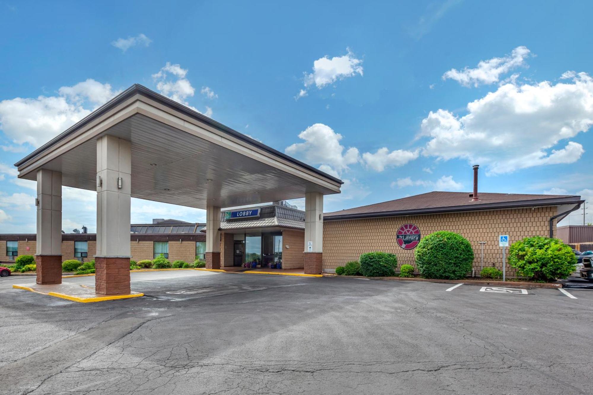 Quality Inn & Conference Centre Мидланд Екстериор снимка