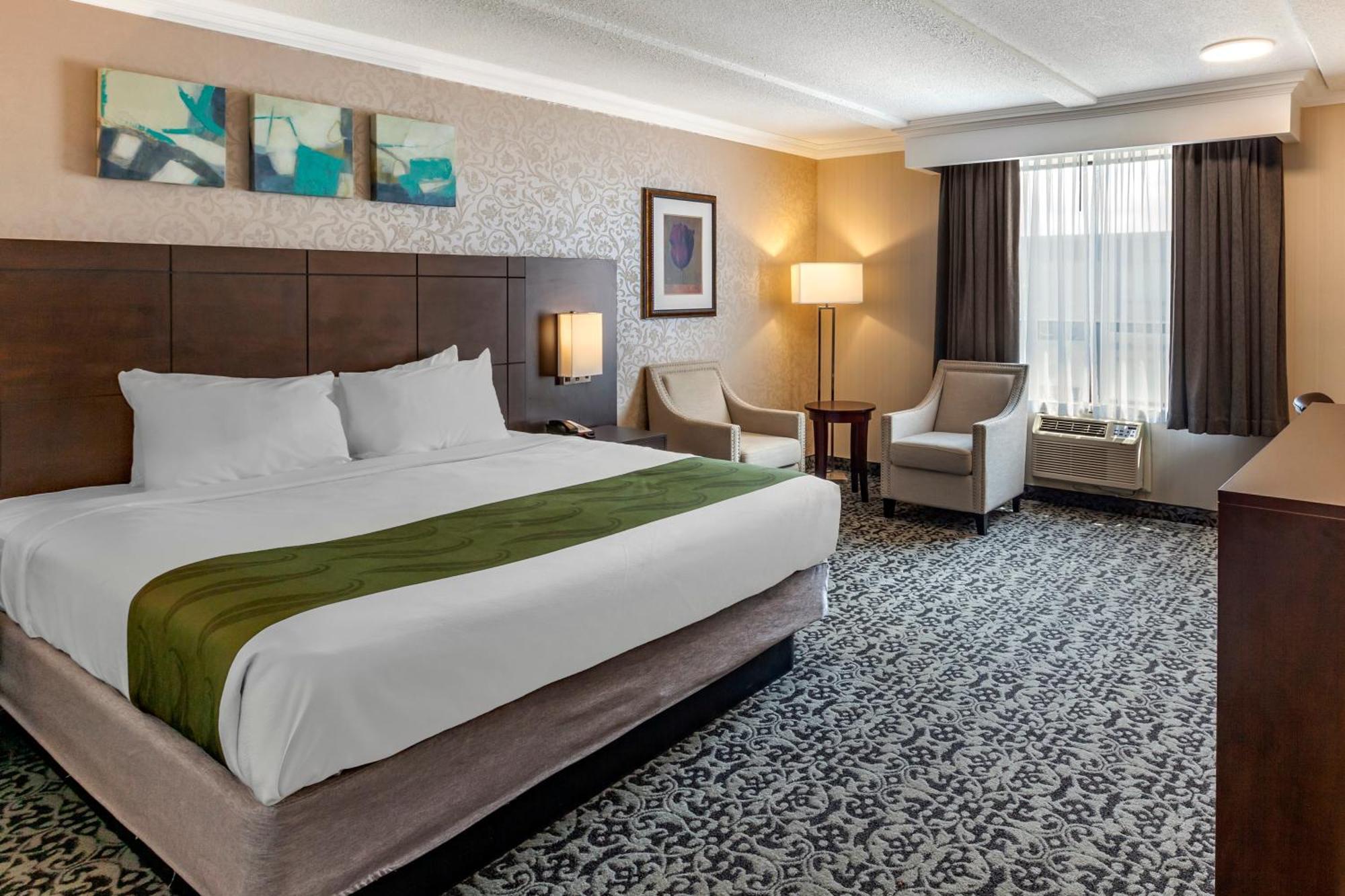 Quality Inn & Conference Centre Мидланд Екстериор снимка