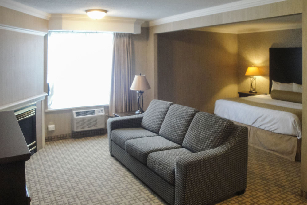 Quality Inn & Conference Centre Мидланд Екстериор снимка
