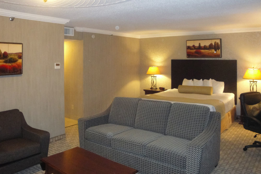 Quality Inn & Conference Centre Мидланд Екстериор снимка