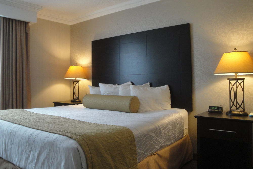 Quality Inn & Conference Centre Мидланд Екстериор снимка
