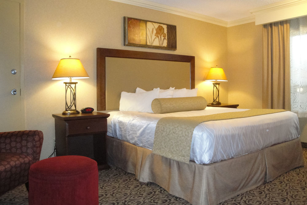 Quality Inn & Conference Centre Мидланд Екстериор снимка