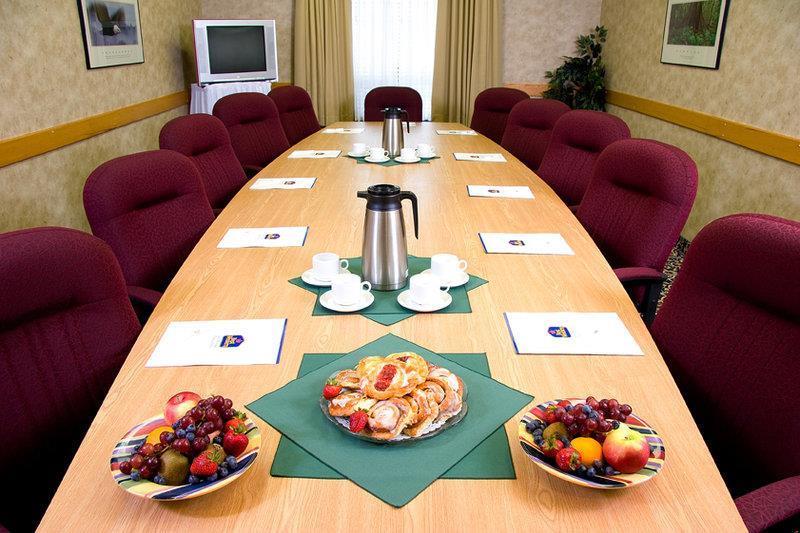 Quality Inn & Conference Centre Мидланд Съоръжения снимка